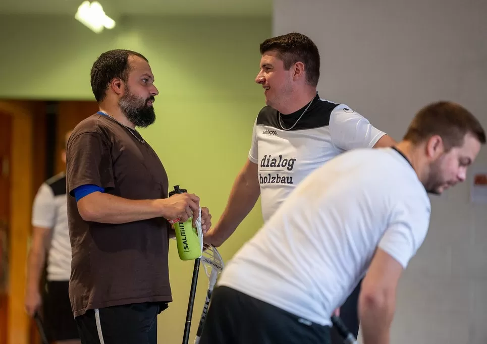 𝗭𝗶𝗺𝗺𝗲𝗿𝗲𝗶 𝗛𝗶𝗿𝘀𝗰𝗵𝗶 𝗔𝗚 𝗯𝗲𝗶𝗺 𝗨𝗻𝗶𝗵𝗼𝗰𝗸𝗲𝘆-𝗙𝗶𝗿𝗺𝗲𝗻𝘁𝘂𝗿𝗻𝗶𝗲𝗿  Wir hatten eine großartige Zeit beim Firmenturnier der Skorpion Emmental. Es war fantastisch, als Team dabei zu sein und gemeinsam Spaß zu haben!   Ein großes Dankeschön an alle unsere Mitarbeiter für ihren Einsatz und Teamgeist. Ihr seid einfach klasse!   Schaut euch die Bilder an und feiert mit uns den Teamspirit!  www.zimmereihirschi.ch