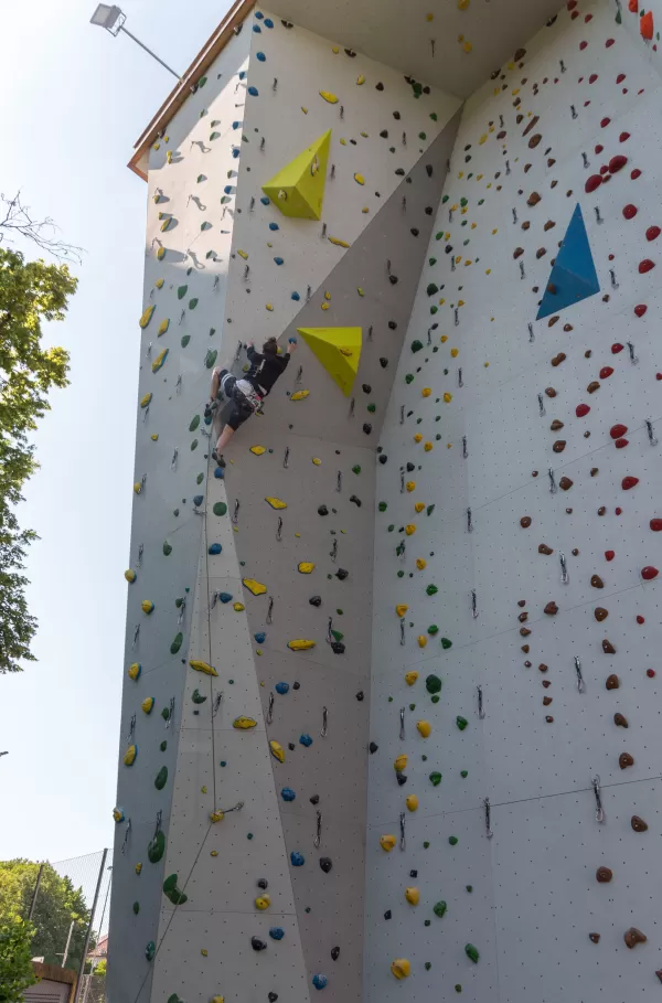 Anbau Aussenkletterwand Climbox in Langnau im Emmental.
